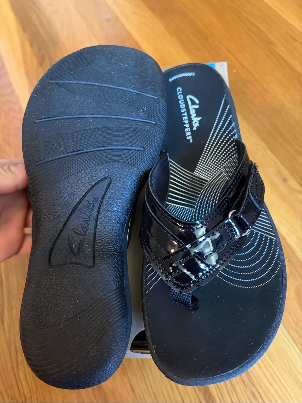 Clarks Black Patent Cloudsteppers Thong Sandals image 3